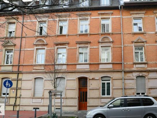 Gepflegter Altbau mit gutem Schnitt und hohen Decken!