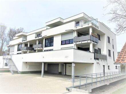 Modereen, neuwertige 2- Zimmer-Wohnung mit Dachterrasse.