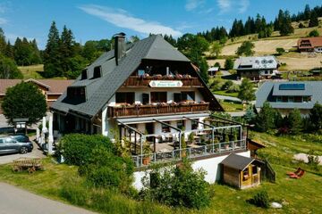 Schwarzwaldhotel in traditioneller Architektur