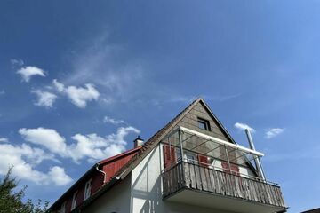 RESERVIERT: Hübsche DG-Wohnung in Zweifamilienhaus mit eigenem Gartenanteil und Balkon!