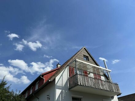 RESERVIERT: Hübsche DG-Wohnung in Zweifamilienhaus mit eigenem Gartenanteil und Balkon!