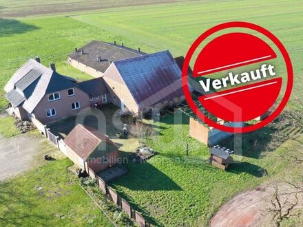 Kernsaniertes Einfamilienhaus nebst Stallungen auf großem Grundstück