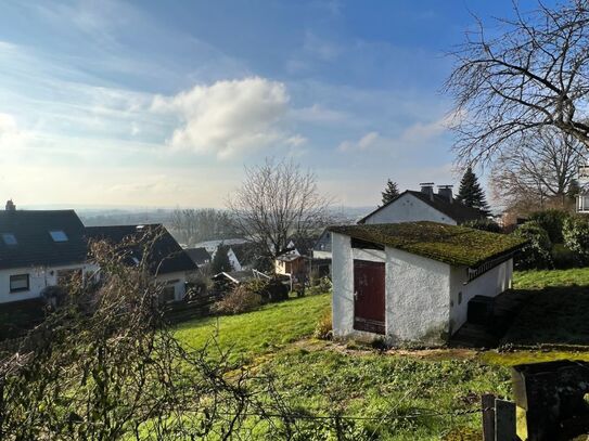 **Baugrundstück in bevorzugter Wohnlage mit Baugenehmigung für 6-Fam.-Haus**