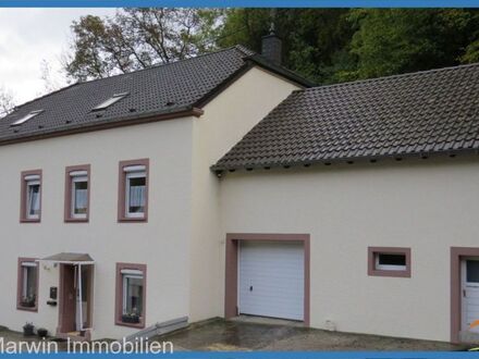 Bettingen // Großes Wohnhaus mit großer Garage