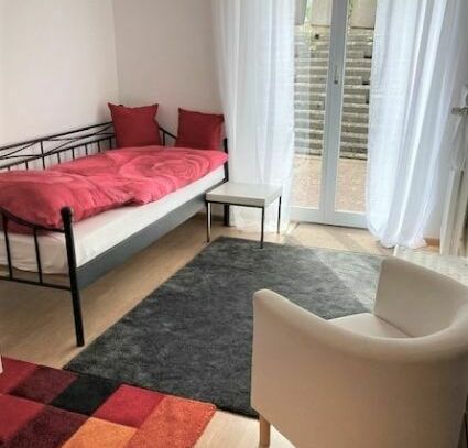 **Renoviertes Einzimmerapartment in ruhiger Seitenstraße- Uni Nähe**