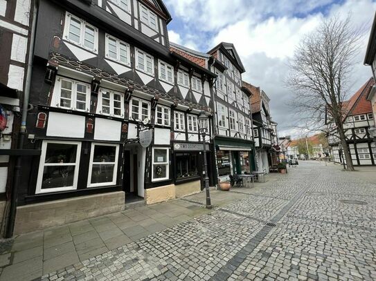 Appartments und ein Restaurant mit Bar im Herzen von Braunschweig zu verkaufen.