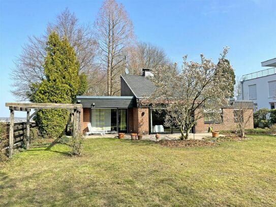 Freistehender Bungalow mit einer Garage auf parkähnlichem Grundstück in Hamm-Rhynern