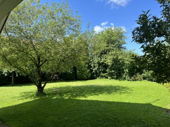 *** Wohnjuwel *** Traumhaftes Doppelhaus auf über 1.000 m² Grundstück mit eingewachsenem Garten ***