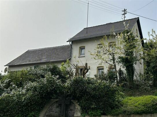 Willroth, 30 Min. bis Bonn! Einfamilienhaus mit Stil und Charme, Garten, gr. Garage! Sehr solide!