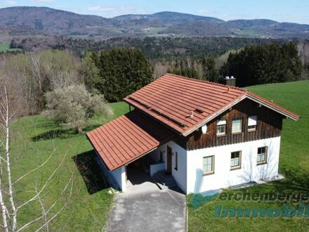 *** Einfamilienhaus in Top-Randlage mit Aussicht in den bayerischen Wald ***