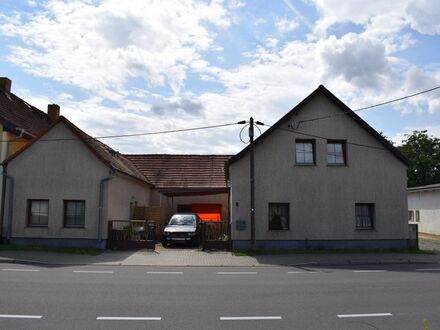 kleines Einfamilienhaus mit Nebengelass aus Bankenverwertung