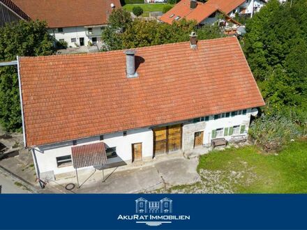 Akurat Immobilien - Denkmalgeschütztes Bauernhaus mit Entwicklungspotenzial in absolut ruhiger Lage!