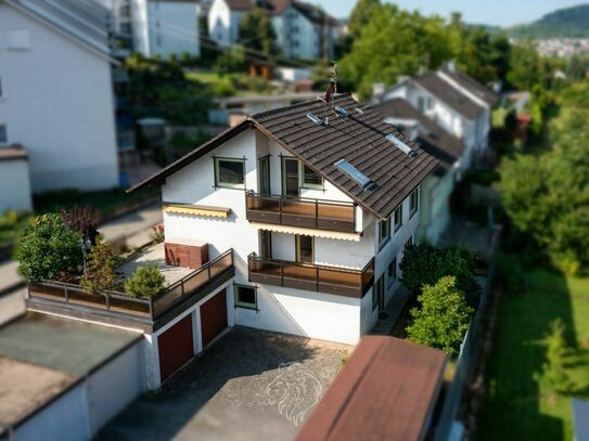 Charmantes Einfamilienhaus mit Doppelgarage, Fußbodenheizung und Whirlpool