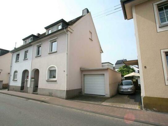 Einfamilienhaus (Doppelhaushälfte) mit Garten und Garage