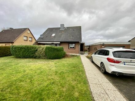 Einfamilienhaus mit Einliegerwohnung und Garage