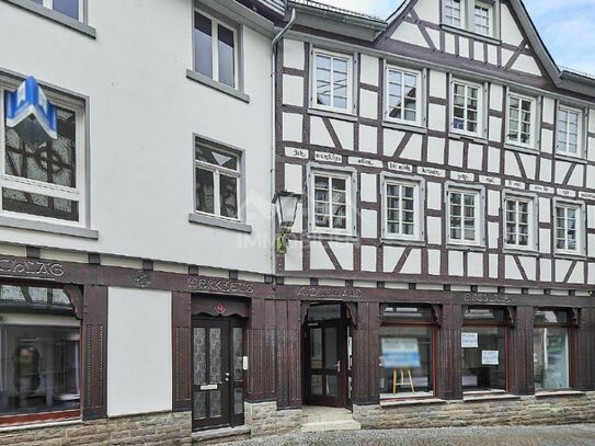 Linz/Rhein: Großzügiges modernisiertes Ladenlokal in guter Geschäftslage in der historischen Altstadt.