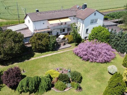 Ehem. Bahnwärterhaus mit parkähnlicher Gartenanlage