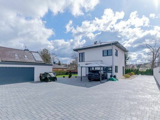 Heinze-Immobilien(IVD): Moderne Villa mit gehobener Ausstattung mit riesigem Grundstück