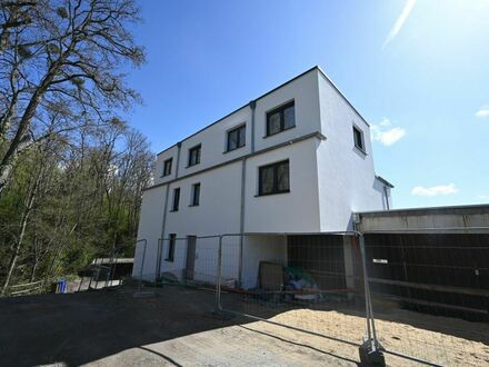 Erstbezug! Neubauwohnung mit 2 Terrassen, Personenaufzug und Autostellplatz!