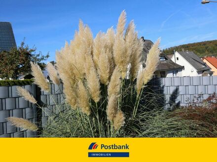 Zweifamilienhaus mit Ausbaureserven und großem Garten in gutem Zustand