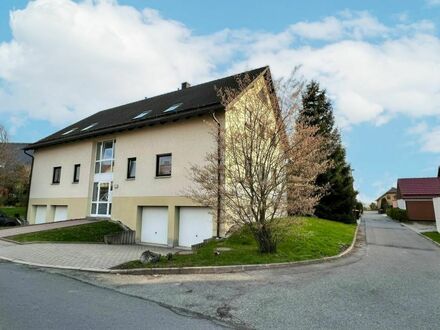 Wohlfühlen auf zwei Etagen<br />
attraktive Maisonette-Wohnung in Auerbach/ Vogtland