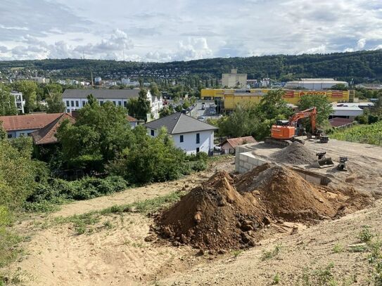 Beplantes Grundstück am Südhang: Sonne, Licht und Panoramablick!