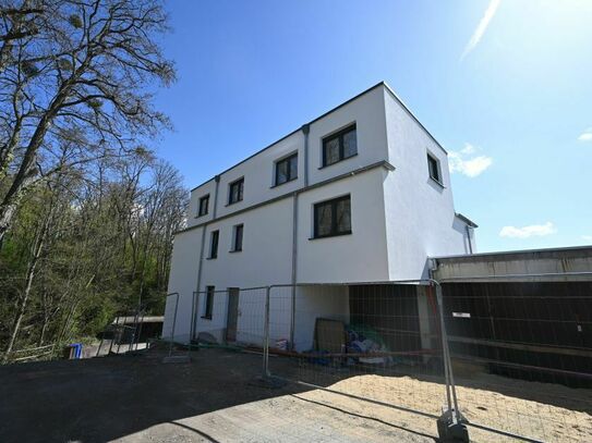 Erstbezug! Barrierefreies Wohnen mit Personenaufzug und sonnigem Balkon!