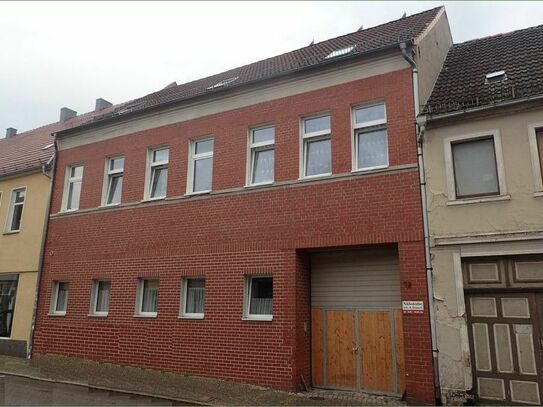 Mehrfamilienhaus mit sechs Wohnungen und kleiner Gewerbeeinheit im historischen Zentrum von Genthin