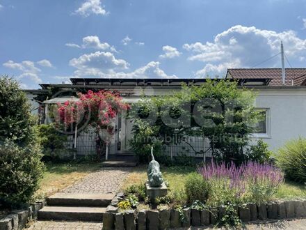 Einzigartiger Wohntraum! Zweifamilienhaus mit Garten und Garage!