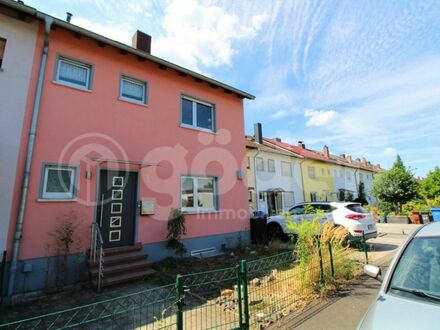 Ein Haus für Familien mit Garten und Garagen