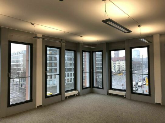 Büroflächen mieten direkt in Berlin-Mitte in der Gertraudenstraße 16-20/Fischerinsel 16 #OfficeSpace