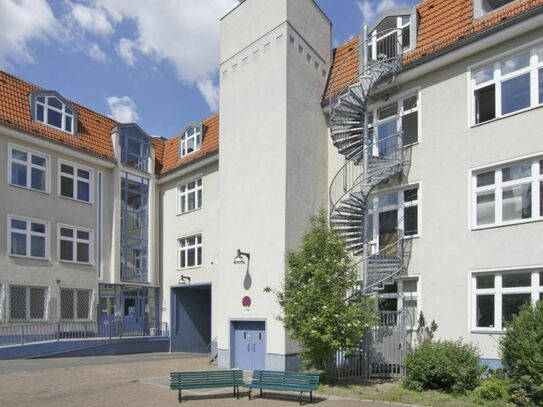 Büroflächen mieten in Neukölln in der Glasower Straße 60 Ecke Juliusstraße 10 #OfficeSpace #Bürohaus