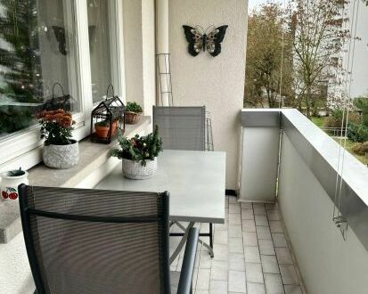 Hervorragende 3 Zimmer Eigentumswohnung mit Balkon & PKW-Stellplatz in Dietzenbach!