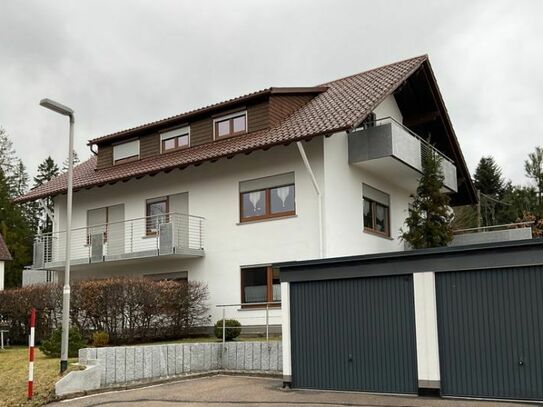 Wohnen mitten im Schwarzwald. Neuwertig modernisiertes 3 Familienhaus mit hochwertiger Ausstattung.