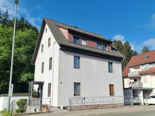 Preisgünstiges Ein bis Zweifamilienhaus. Renoviert und Modernisiert im besten Zustand.