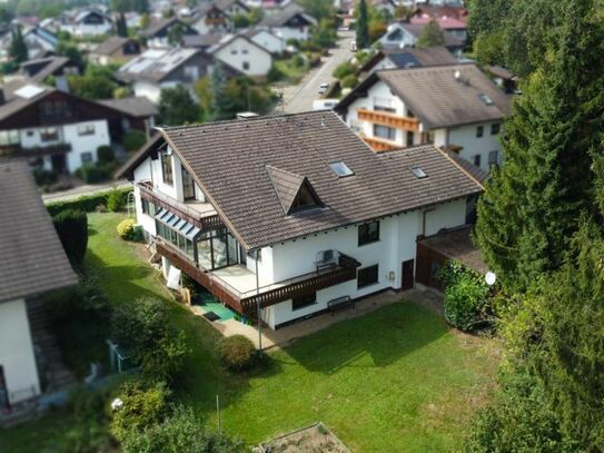 3-Familienhaus mit großem Grundstück - Perfekt als Mehrgenerationenhaus