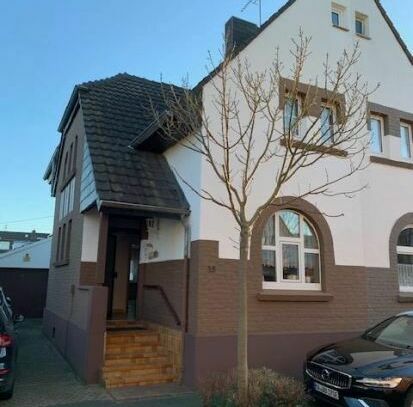 Troisdorf Oberlar - Charmantes Einfamilienhaus mit kleinem Garten in sehr beliebter Lage!