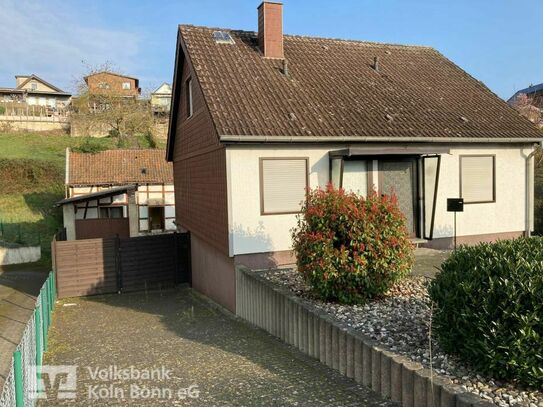 Bornheim-Merten: Grundstück mit Aufbauten Bebauung mit Mehrfamilienhaus möglich