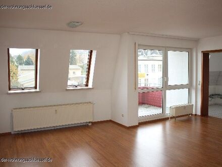 Aufzug, Balkon und Tiefgaragenstellplatz! 2-Raumwohnung