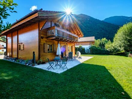 Holzblock-Einfamilienhaus mit Top Energiewert B! - Bester Wohnkomfort in traumhafter Alpenkulisse.