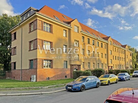 Provisionsfrei! Sanierte Altbau-Wohnung mit 3 Zimmern und Balkon und Fußbodenheizung!