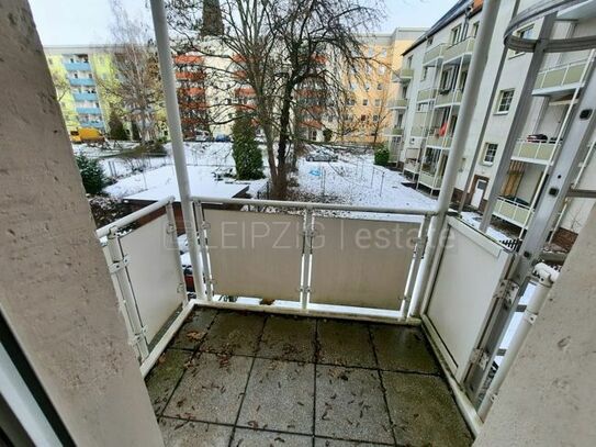 1 Zimmer mit Balkon*Singleküche*Aufzug*ab sofort