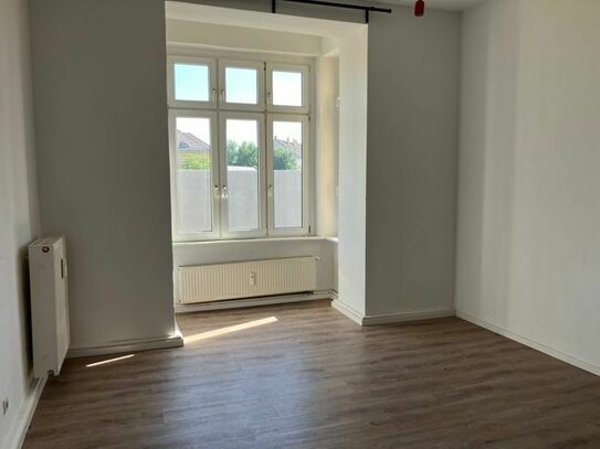 +++2 Zimmer-Wohnungn mit Wohnküche im herrschaftlichen Altbau, Duschbad, EBK+++