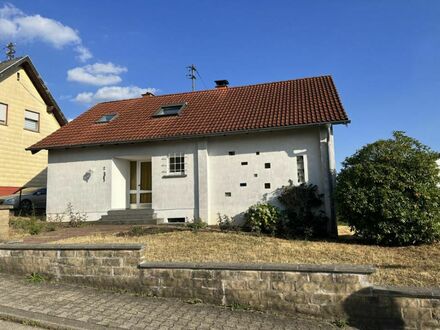 charmantes, freistehendes Einfamilienhaus mit schönem Garten in Bexbach-Frankenholz