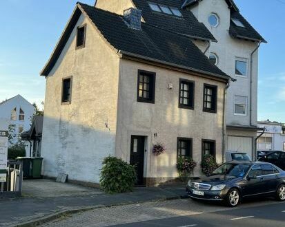SIEGBURG, zentral gelegenes Einfam. Haus mit ca. 145 m² WNfl., Garten, Terrasse, Pool und Stellplatz