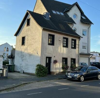 SIEGBURG, zentral gelegenes Einfam. Haus mit ca. 145 m² WNfl., Garten, Terrasse, Pool und Stellplatz