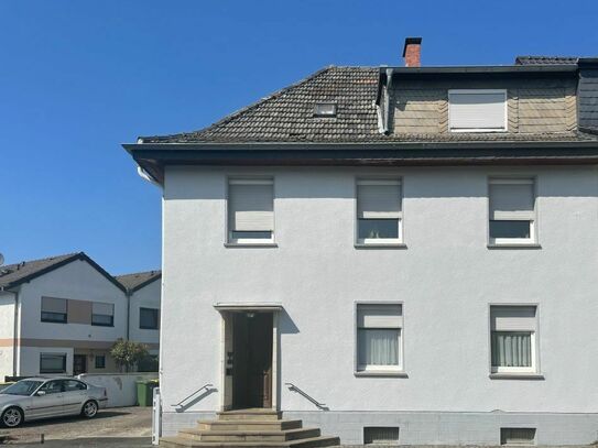 Zweifamilienhaus mit Einliegerwohnung und Halle/Werkstatt in Hennef!