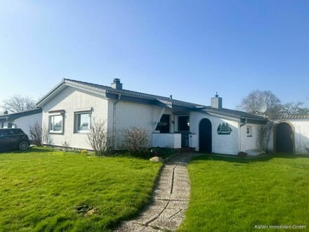 Wesselburen: Bungalow in Feldrandlage mit ca. 133 m² Wohnfläche, 4 Zimmern und großem Garten auf ca. 782 m² Grundstück