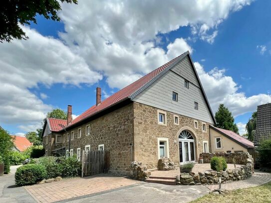 Herrenhaus aus Bruchstein / Zweifamilienhaus + Apartment