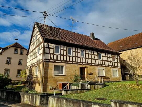 Historisches Wohnen mit viel Platz und großem Grundstück in Lendershausen